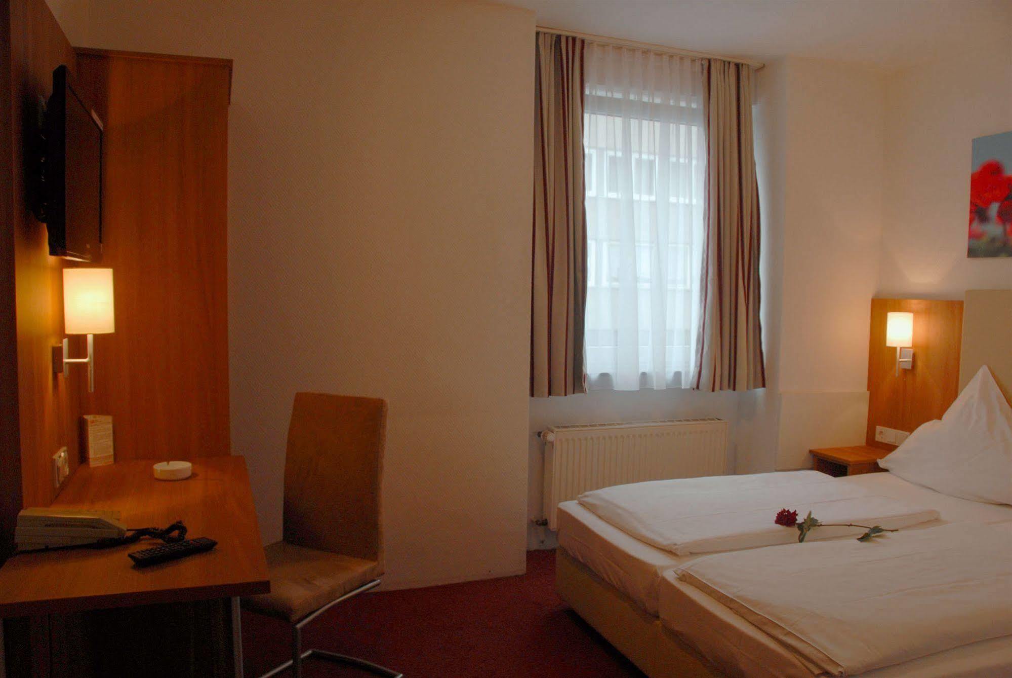 Domblick Garni 3* Keulen
